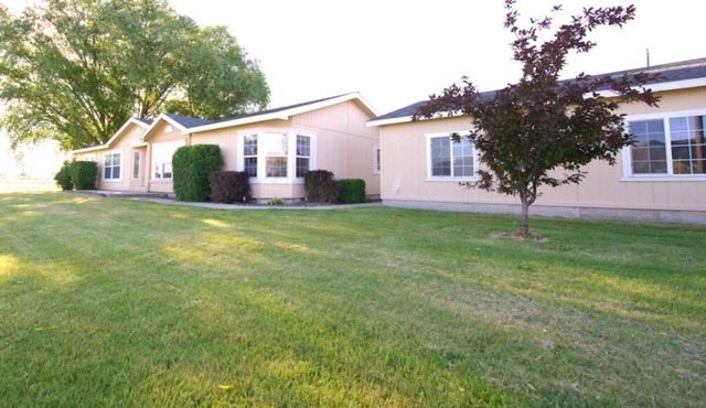 E-Town House, Peaceful Country Escape, Local Gem 1-Mile to Town, Pac-Man Arcade