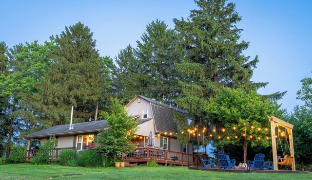 Easy access to everything 4 mins to US 33/Hot Tub/Fire Pit/Play set/Arcade