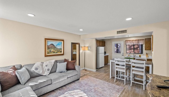 Elegant Green Valley Villa 55+
