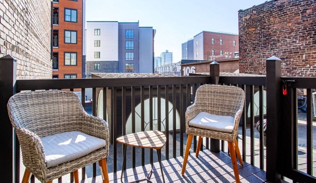 Elegant Old City Loft - Downtown