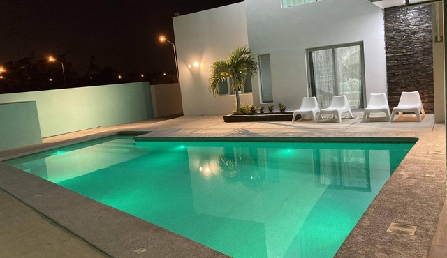 Entire home with Pool. Walk to the beach. Lety Copel