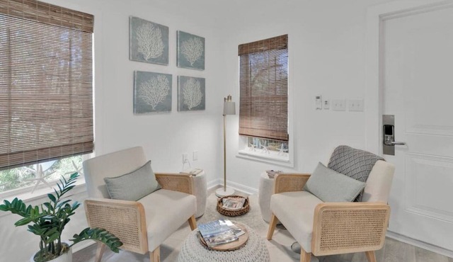 Escape to Heart of Grayton Beach in Cozy Cottage