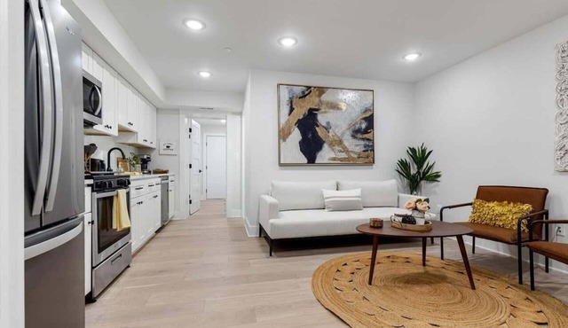 Excellent 2-BR Condo in Hip Area of DC