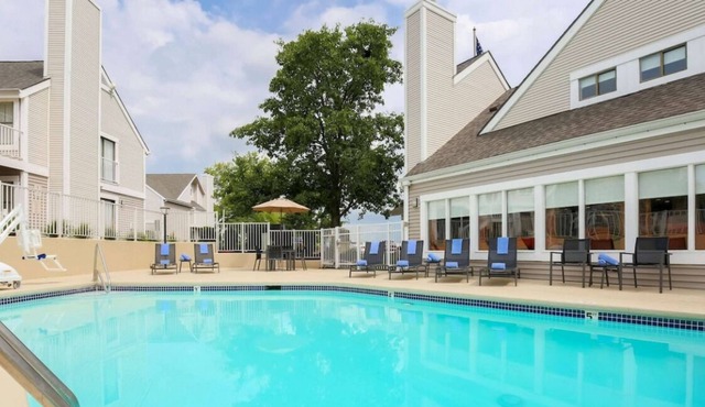 Exciting Stay! Onsite Pool, FREE Breakfast & Parking, Visit Twin Creek Preserve!