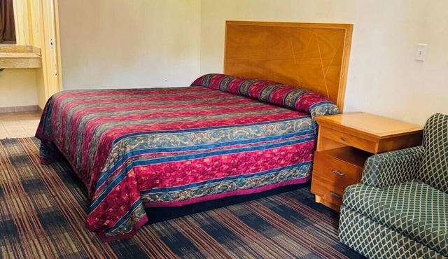 EXECUTIVE INN
