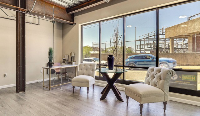 Explore the City! Walkable Lawrenceville Condo
