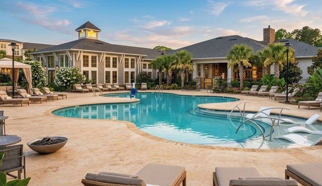 Families favorite Luxury Suites + Saltwater Pool+Gym + Free Parking+Ev Charging