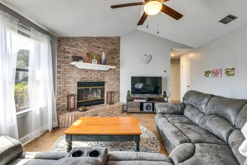 Families w/Pets! Emerald Coast Home 9 Mi to Beach