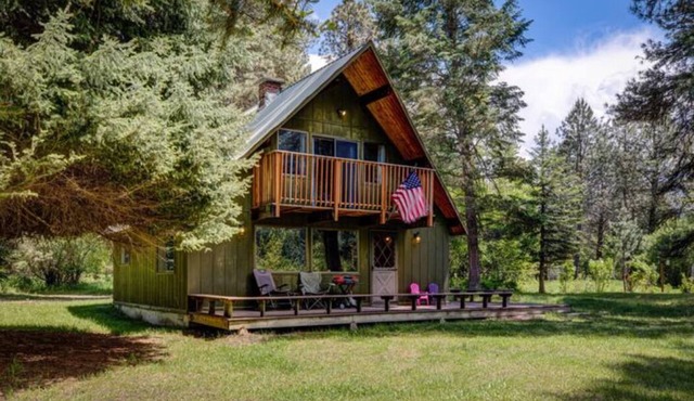 Family-friendly Open & Relaxing South Fork Riverside Retreat