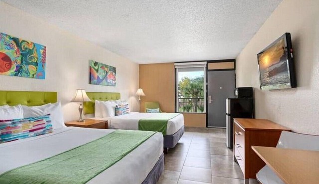 Family-friendly Room with 2 DBL Beds and Tennis Court