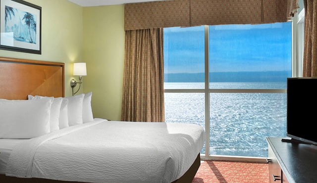 Family-Friendly Stay w/Pools, Hot tub, Gym | 0.6 mi to SkyWheel & Beach