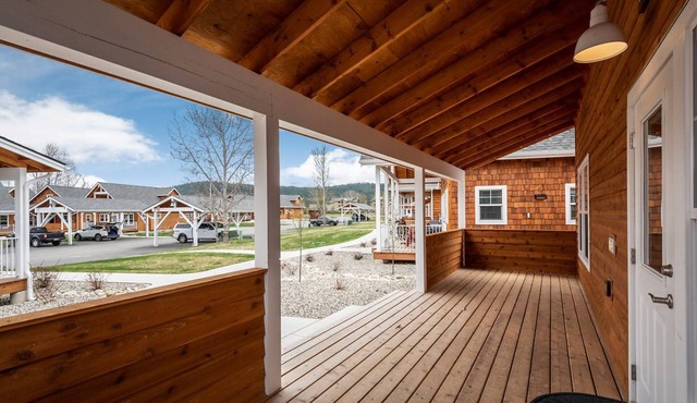 Family Fun - 3 Bedroom 2 Bath Parkside Bungalow
