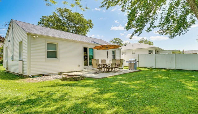 Family Retreat in Old Lyme Gated Miami Beach