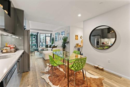Family Suite in Boston with Pool Gym & Balcony - Perfect Stay