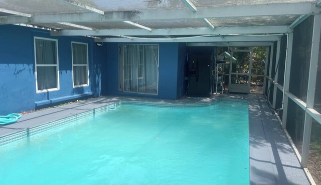 Fantastic 4-bedroom pool house in Port Richey, Perfect, Family and pet friendly.