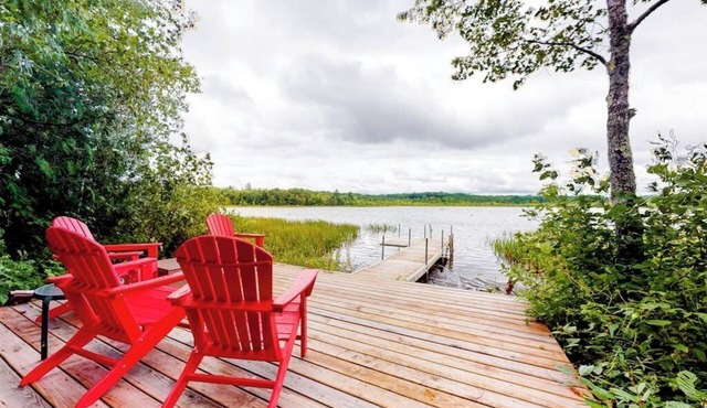 Fantastic Lakefront Cabin W/Free WiFi, Three Kayaks, Private Dock, & Firepit