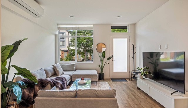FIFA World Cup 2026 - 2 Min Walk to Light Rail - Private Balcony - No Car Needed