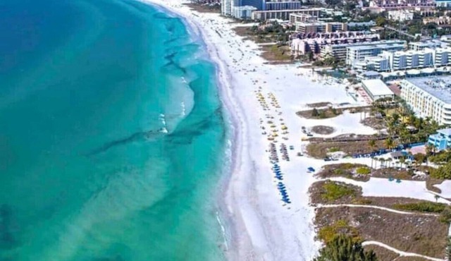 Floridian/Sarasota Studio near #1 beach in USA