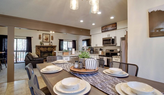 Forest-view Balcony: Pinetop-lakeside Condo