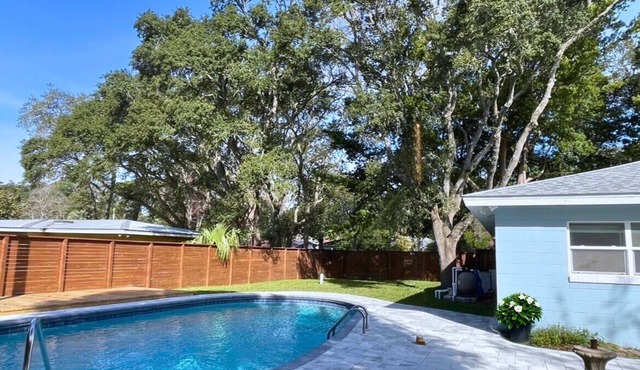 Fort Walton Beach, Private Pool Oasis, Sleeps 8, 9 minutes to Beach, no animals