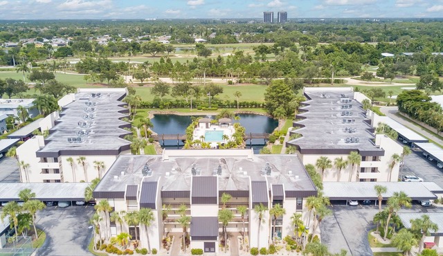 Fully furnished 2 bedroom/2 bath condo centrally located.