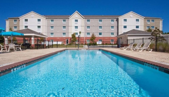Fun Leisure Trip! Close to New River Linear Trail Park, with FREE Parking!