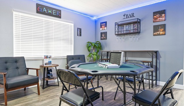 Game Room Retreat Fire Pit 5 Min to Downtown