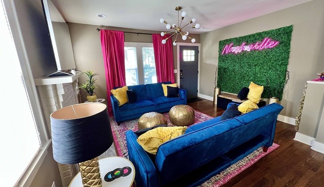 Girls' Getaway: Charming 6-Person House, 5 Miles to Downtown!