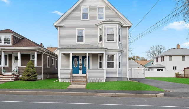 Gorgeous Duplex In A Quite & Safe Area, Minutes From Providence