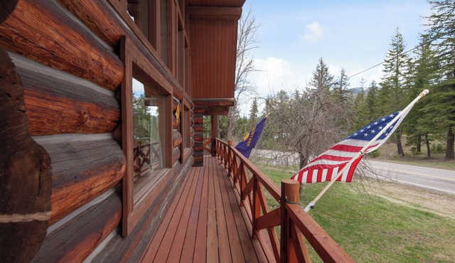 Gorgeous Log Home 9 mi from West Glacier