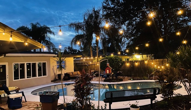 Gorgeous Upscale 3/2 home with Pool. 9 minutes from Honey Moon Island