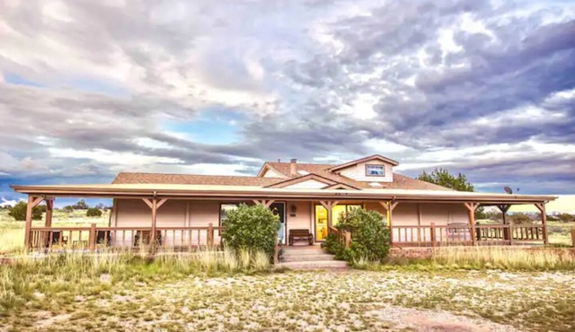 Grand Canyon Ranch near South Rim with FREE EV-charging