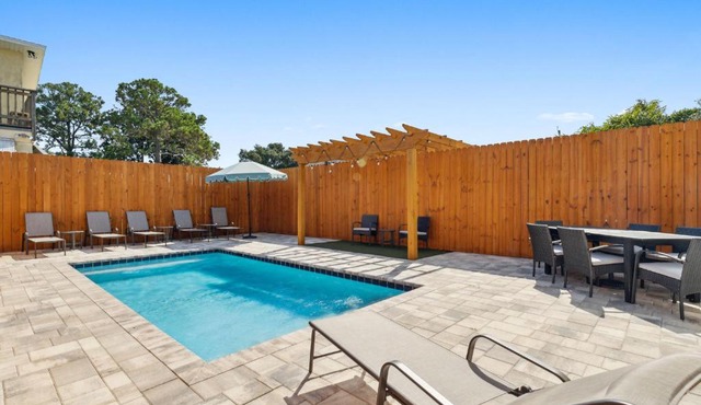 Grand Retreat II: 4BR, 5BA, sleeps 15 Private pool Your perfect escape!