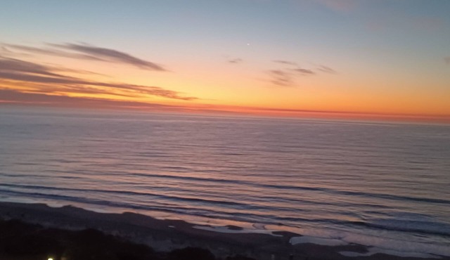 GREAT FOR COUPLES BREATHTAKING OCEAN VIEW FROM BALCONY SPA SHOWER KGBED 65"TV