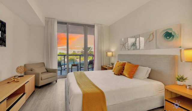 Great views Apartment with Pool & Balcony