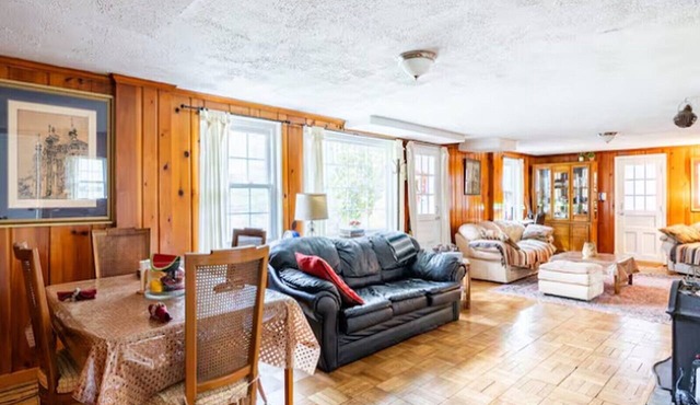Ground floor apartment 10 mi from D.C. and still feels like countryside!