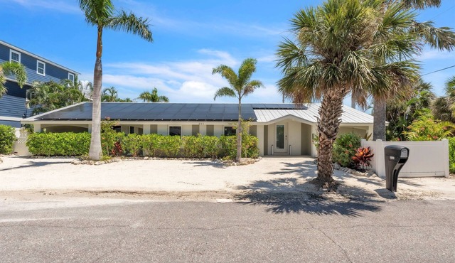 Ground Floor Luxury 4BR Home · Heated Saltwater Pool & Spa · Very Close to Beach