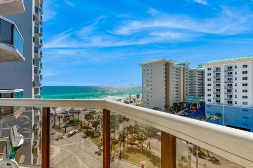 Gulf-front resort studio with pool & hot tub - on-site dining