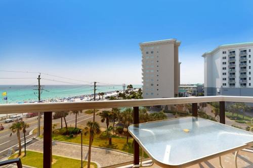 Gulfside resort home with shared pool & hot tub central AC gulf views free WiFi