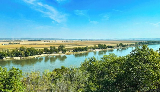 Healing River Mojo Dojo- private retreat overlooking the grand Missouri River