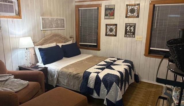 Hemlock Cabin, a small cozy stay on the Hiawassee