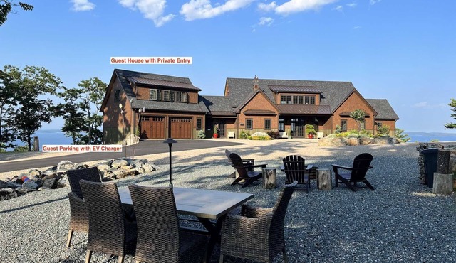 Highview Apartment-Amazing views from this newly built carriage house near ANP