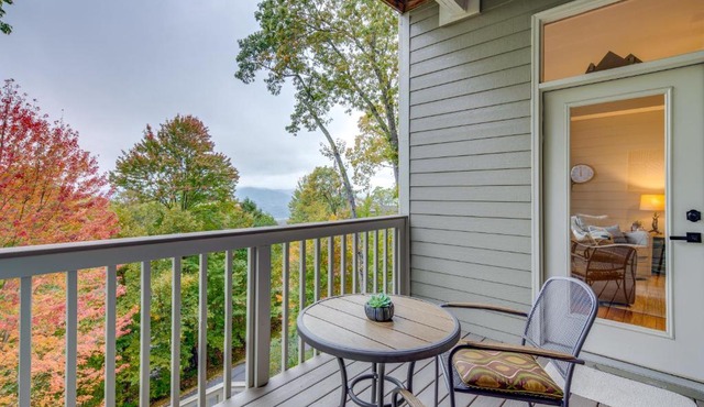 Hike & Ski: Mtn-View Gem w/Balcony in Burnsville!