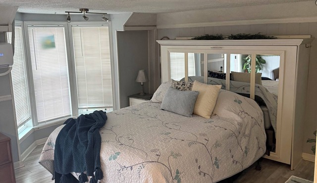 Hilltop Cottage Peaceful Escape Near Nashville Perfect for Couples & Pets