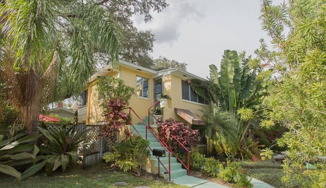 Historic Hyde Park with Private Courtyard