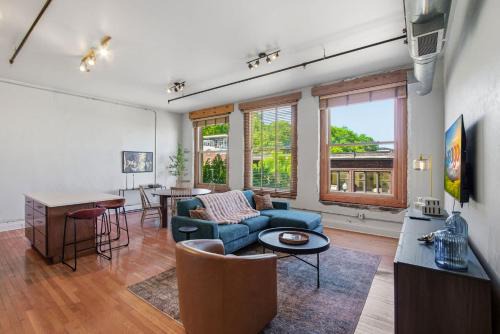 Historic Loft Sleeps 4 Near Downtown Knoxville