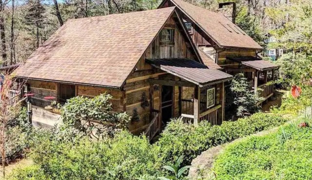 Historic Mountain Cabin in Beautiful Lake Rabun