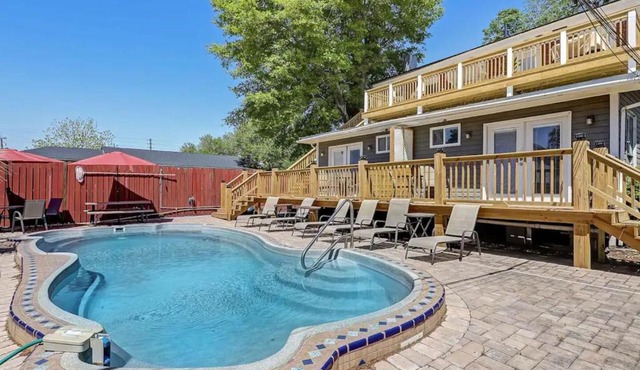 Historic Savannah Condo, Sleeps 6, Pool, Dogs Ok