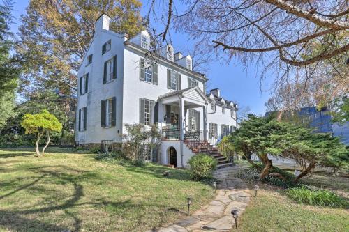 Historic Warrenton Home w/Patio & Hot Tub!