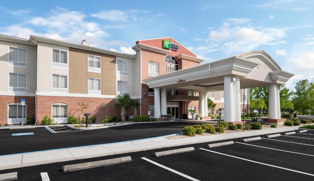 Holiday Inn Express & Suites Spring Hill by IHG